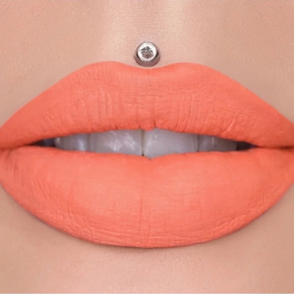 New Jeffree Star Velour Liquid Lipstick Color Circus Peanut